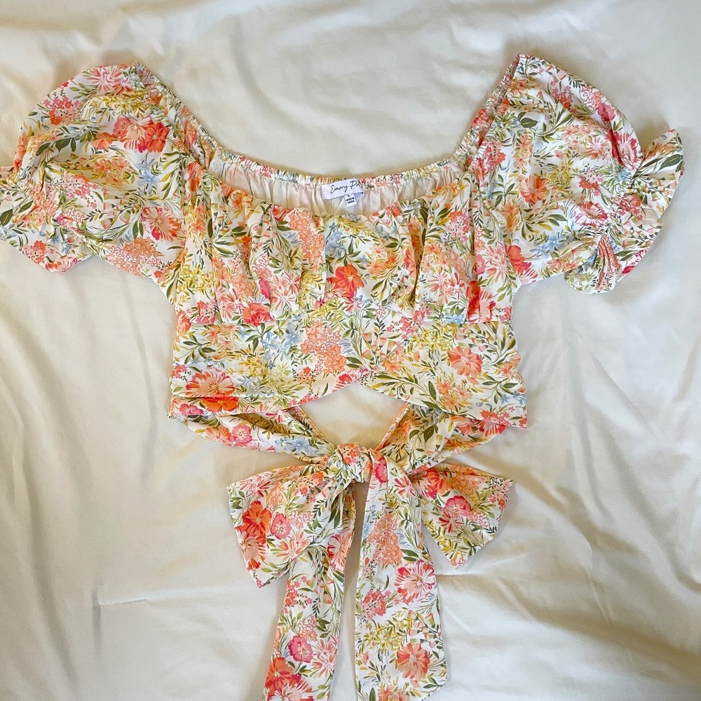 floral print crop blouse with tie back - size L